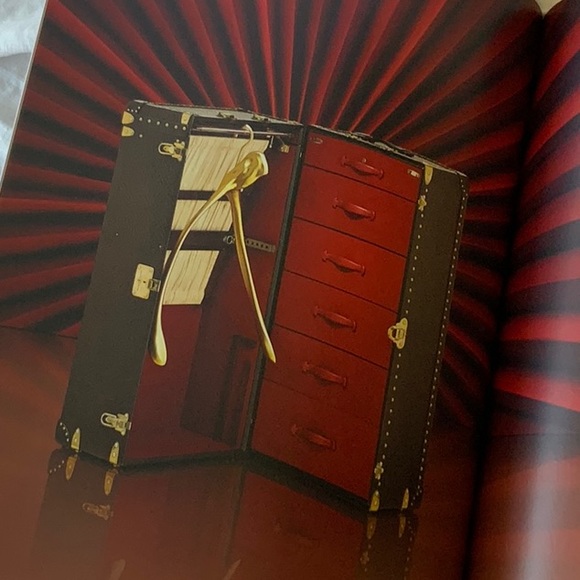 Louis Vuitton catalogue - Picture 10 of 12